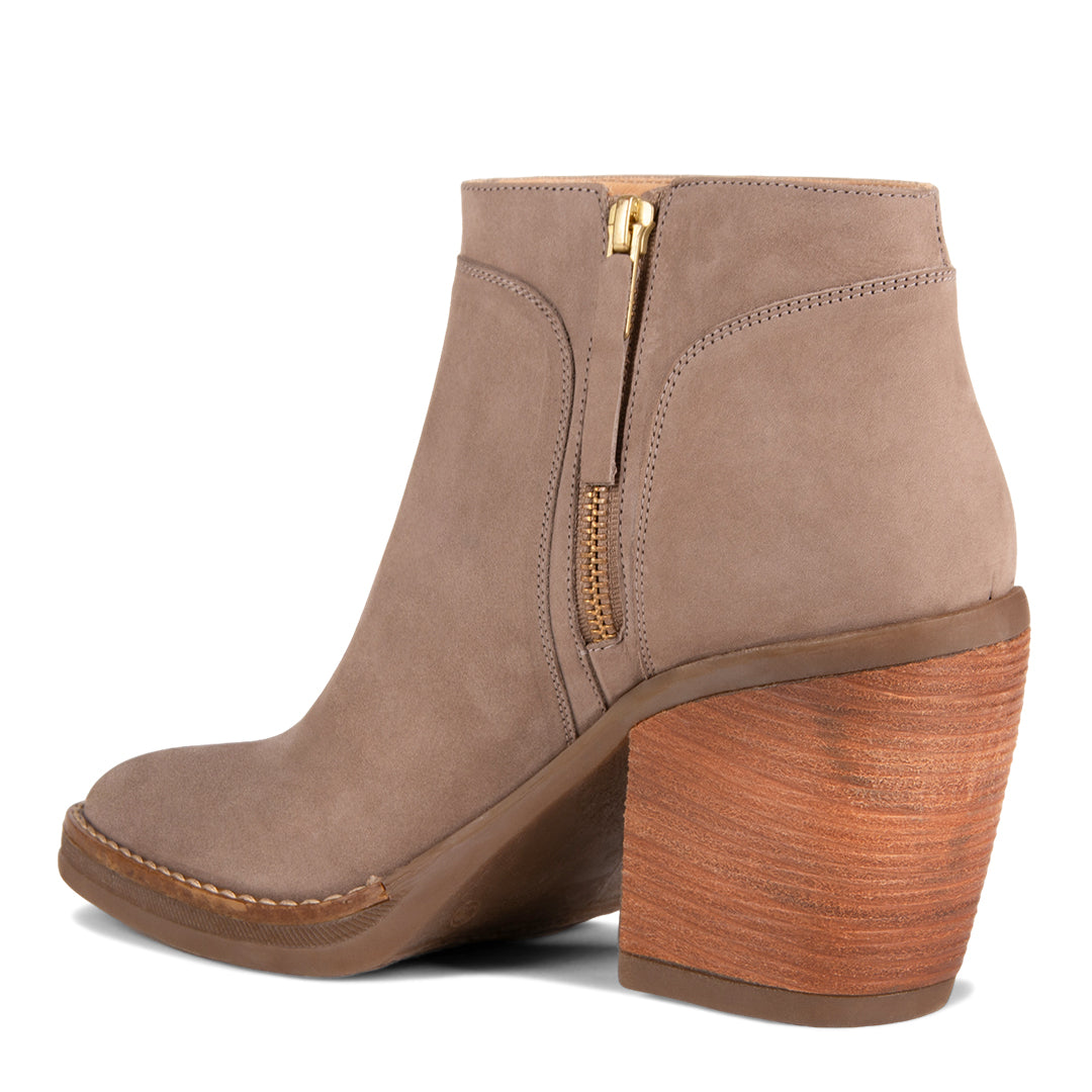 NEW! ABBIE FUMO