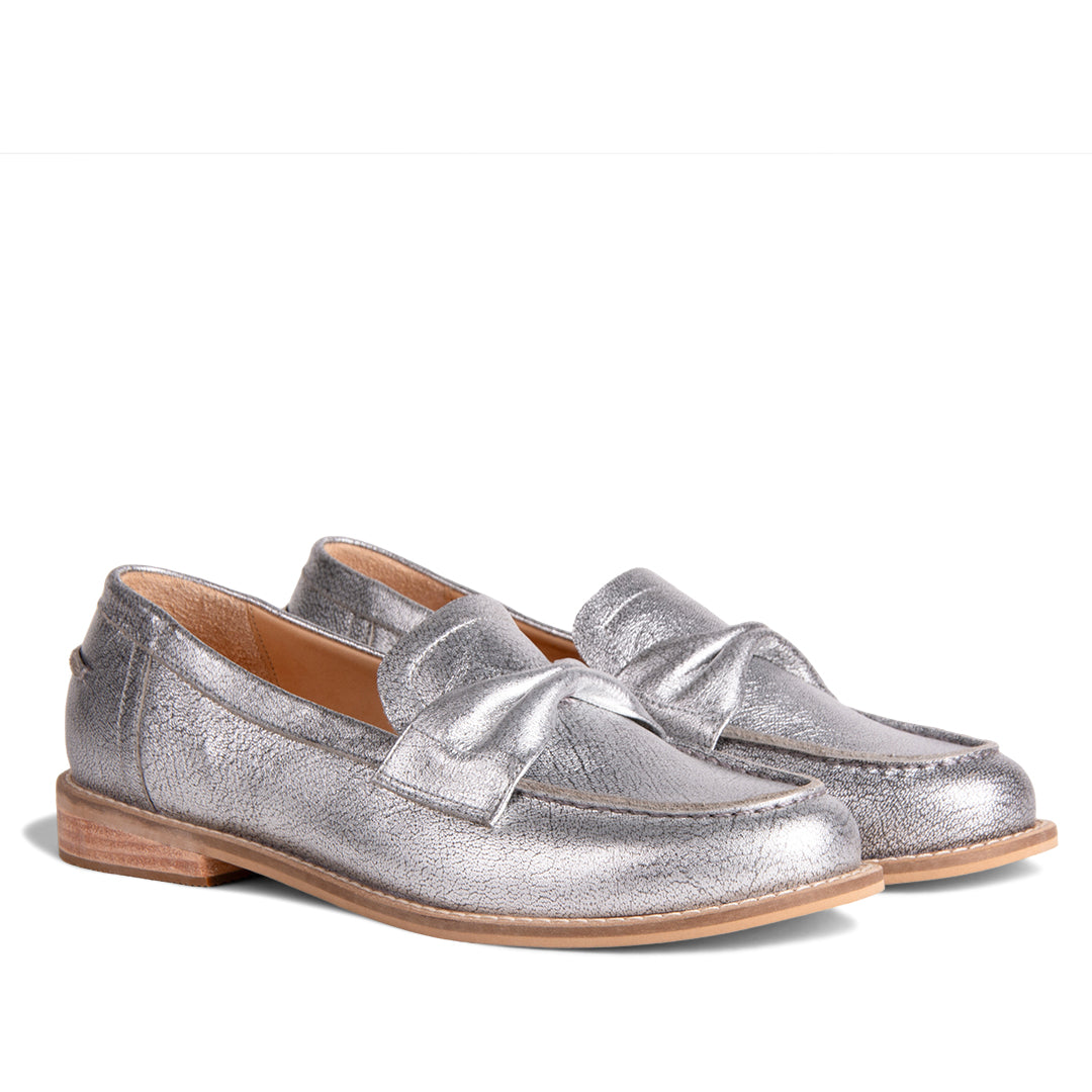 NEW! TONIA PELTRE