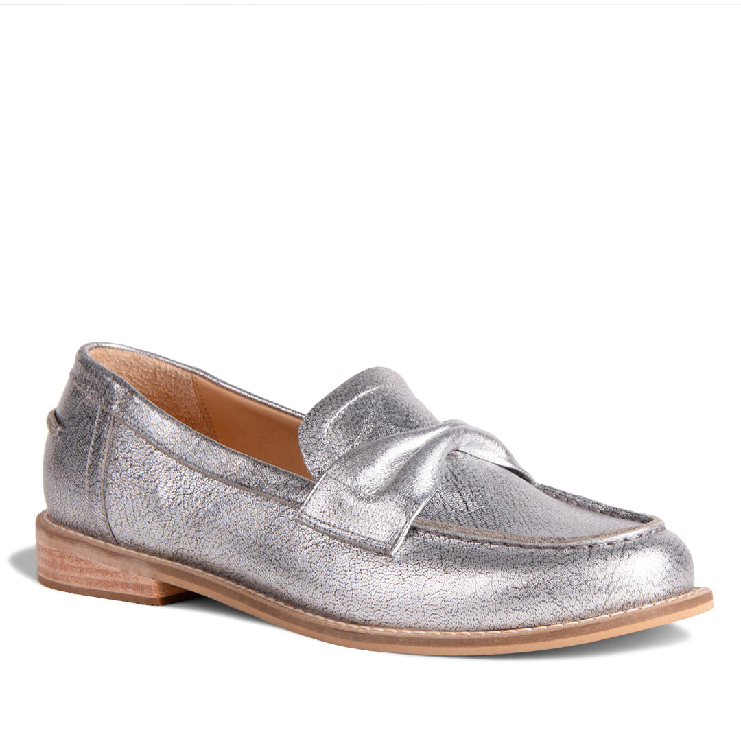 NEW! TONIA PELTRE