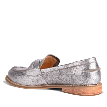 NEW! TONIA PELTRE