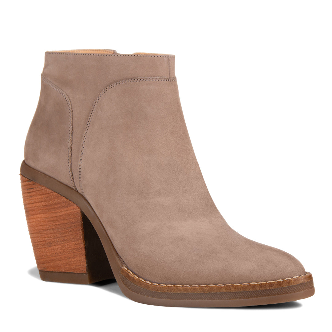 NEW! ABBIE FUMO