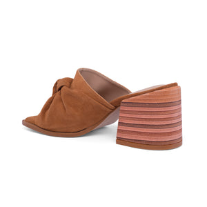 VERA CAMEL